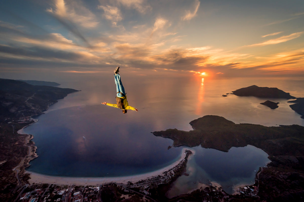 framedposter-print-freefalling-with-guillaume-galvani