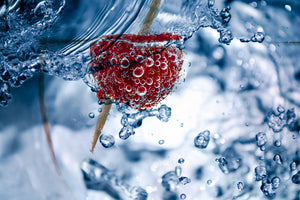 3-piece-canvas-print-raspberry-in-the-water