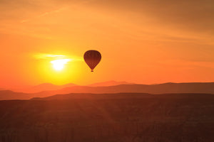 modern-3-piece-acrylic-print-hot-air-balloon-at-sunset