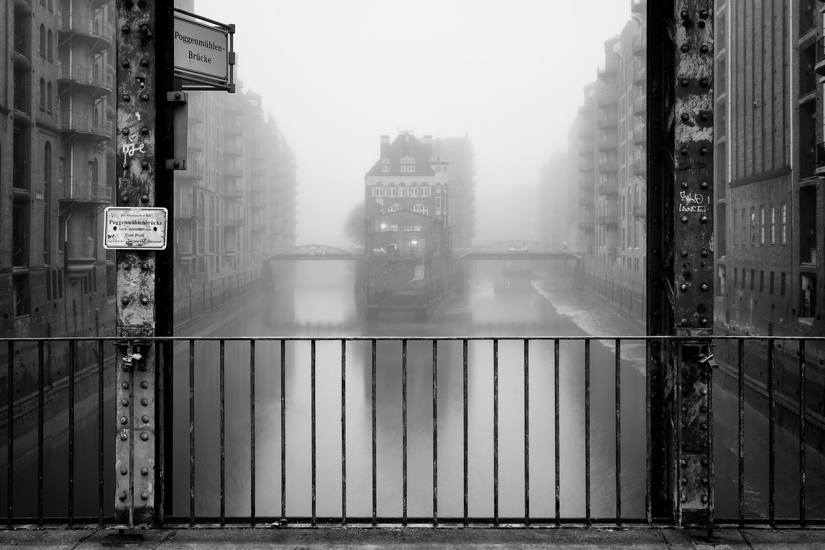 aluminium-print-wasserschloss-bei-nebel-x