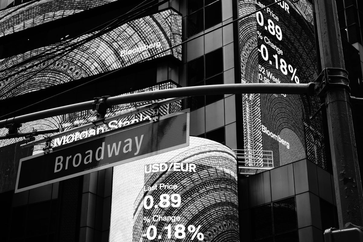 canvas-print-at-night-on-broadway