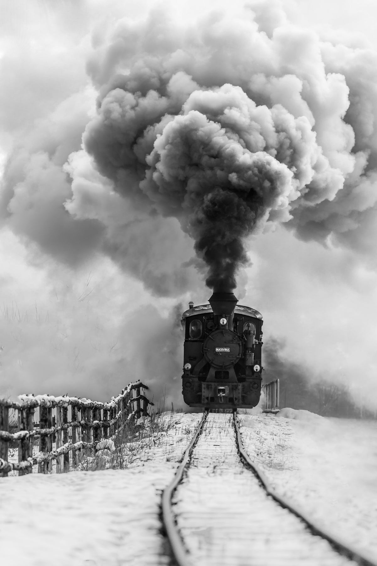 framedcanvas-print-old-train