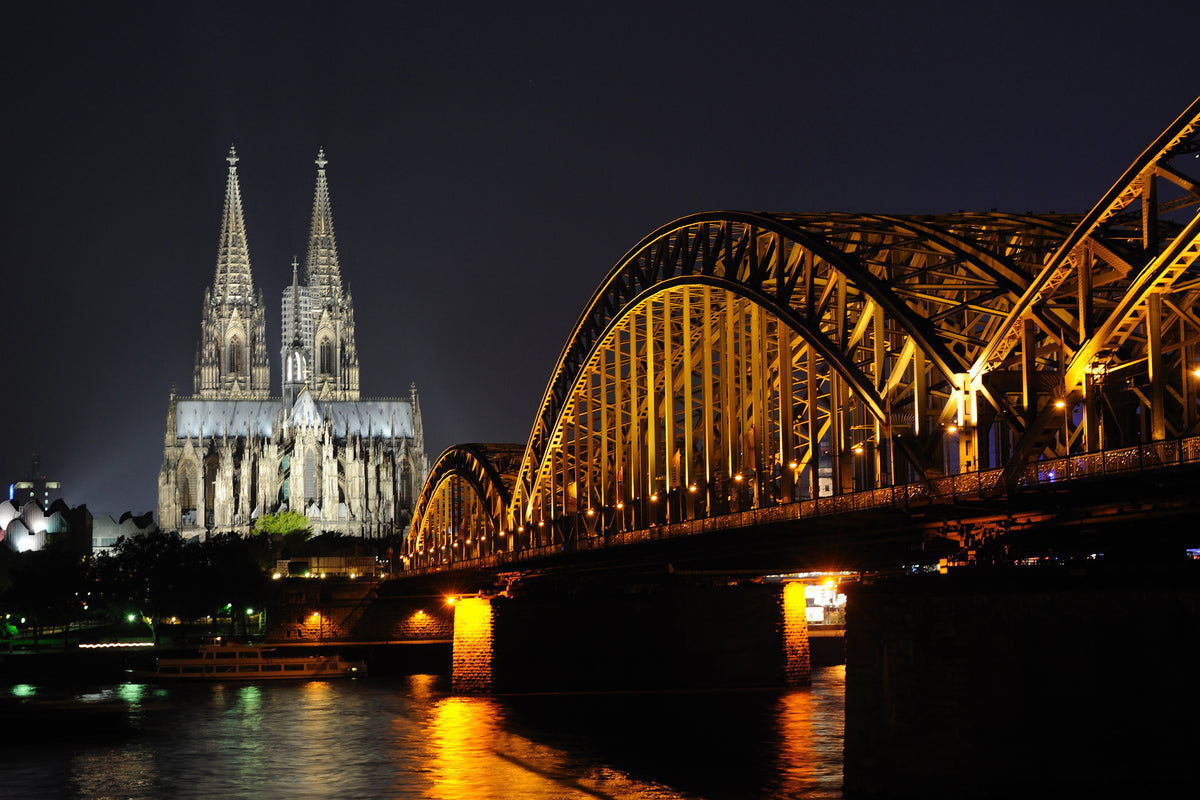 framedposter-print-at-night-in-cologne