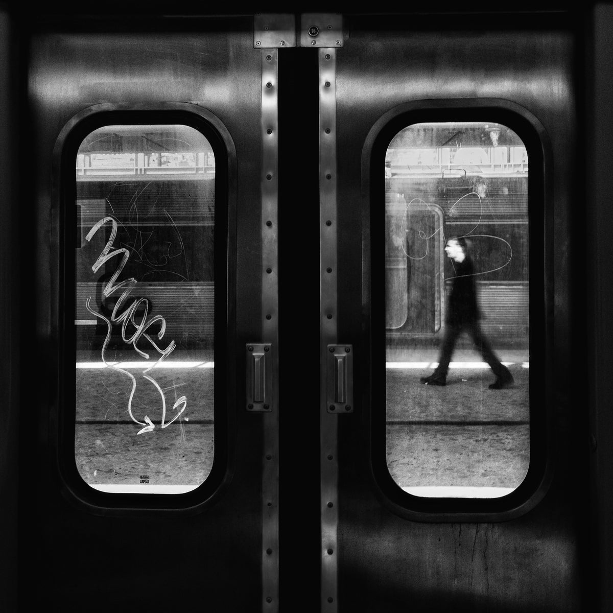9-piece-canvas-print-a-lonely-passage