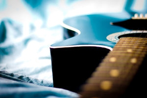 modern-3-piece-acrylic-print-close-up-guitar