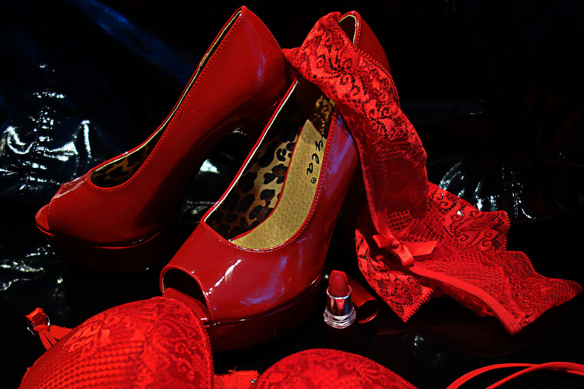 acrylic-print-red-high-heels