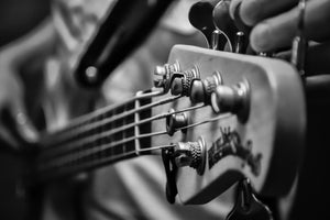 3-piece-canvas-print-close-up-guitarist