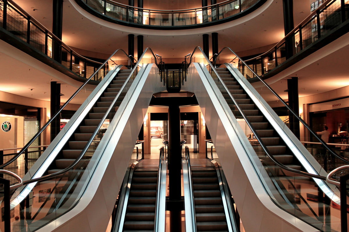 aluminium-print-escalator-in-shopping-mall