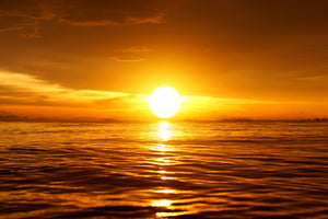 3-piece-canvas-print-glowing-sunset-on-the-water
