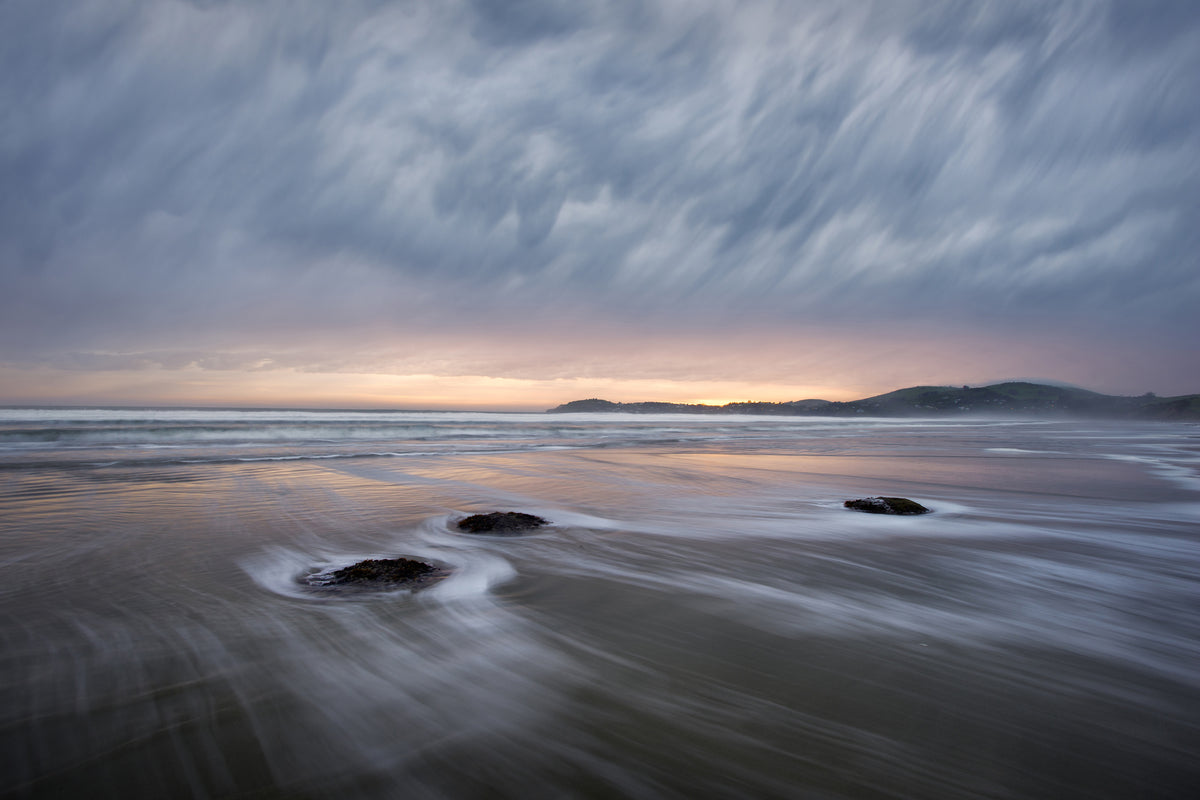 aluminium-print-windy-dawn-at-koekohe-beach