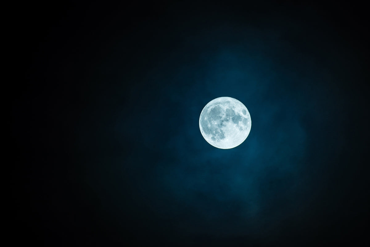 aluminium-print-imposing-full-moon