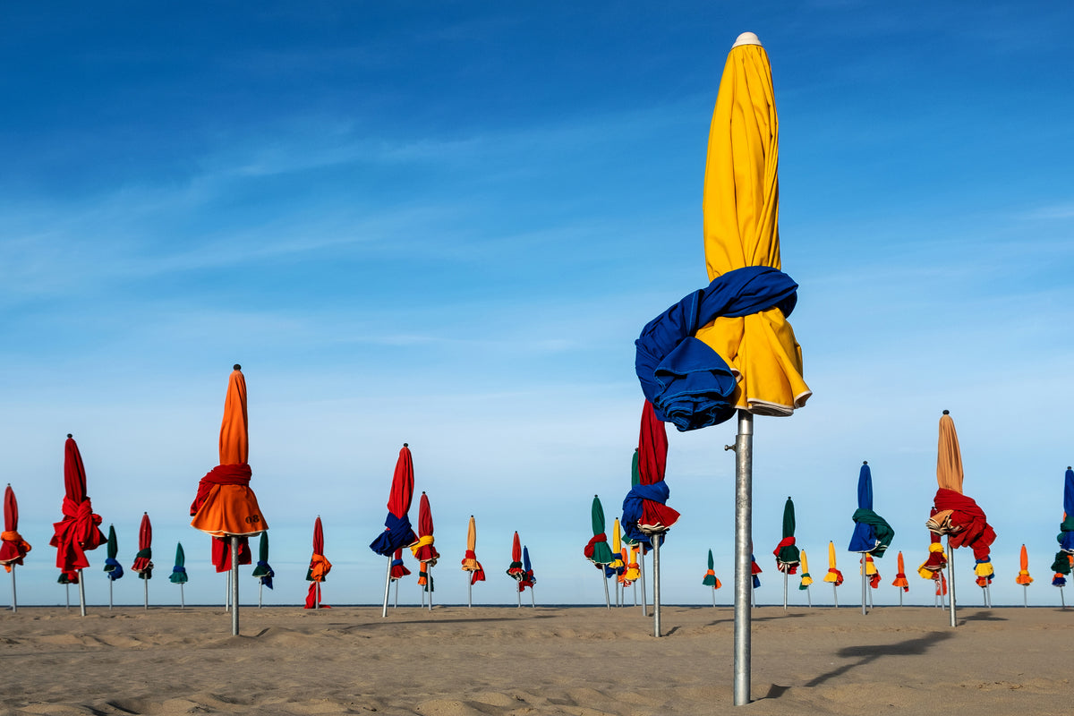 framedcanvas-print-les-parapluies-de-deauville-x