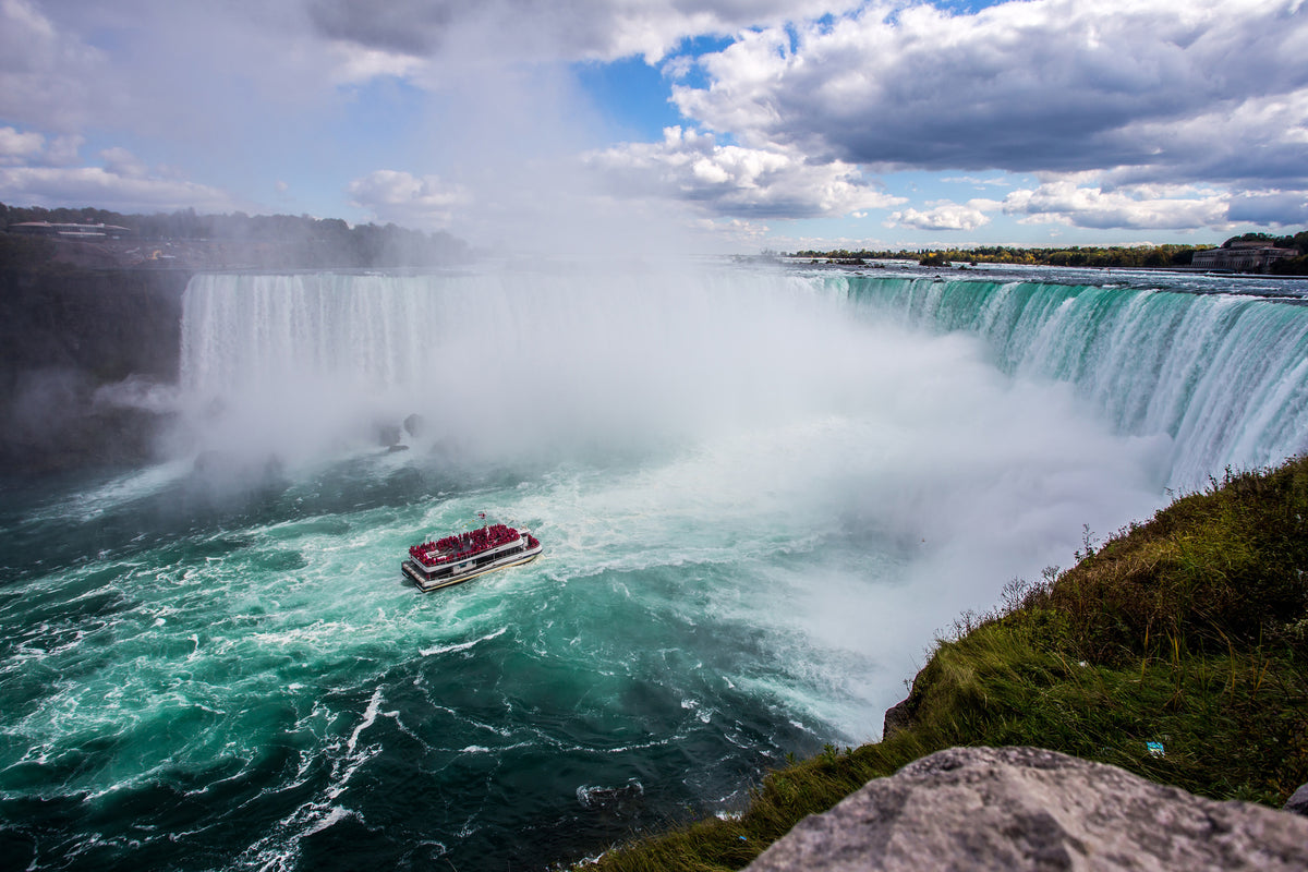 3-piece-aluminium-print-action-at-the-waterfall