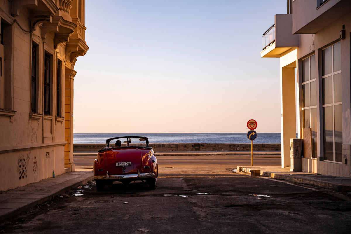 framedcanvas-print-watching-the-sun-set-havana-x