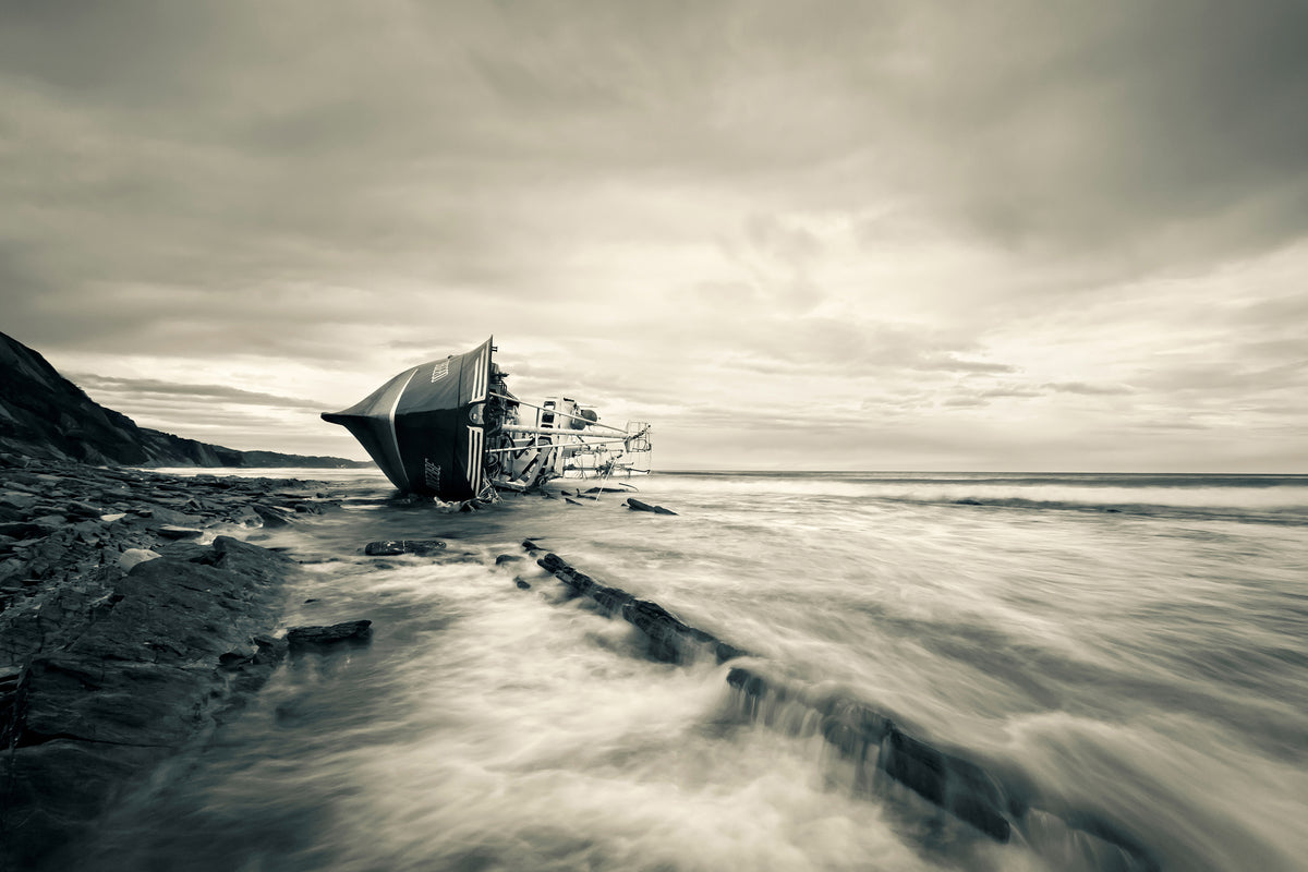 aluminium-print-defeated-by-the-sea